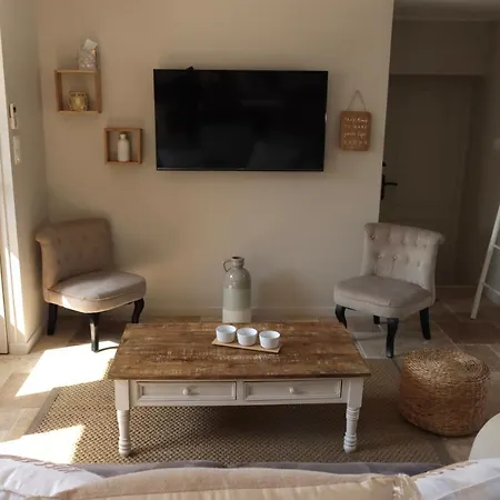 Les Maisons De Charlotte Nyaraló Glanville