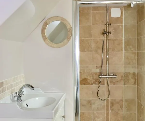 Les Maisons De Charlotte Nyaraló *